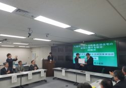 場内モニター前 左より佐賀県 副島副知事、全木協 青木理事長